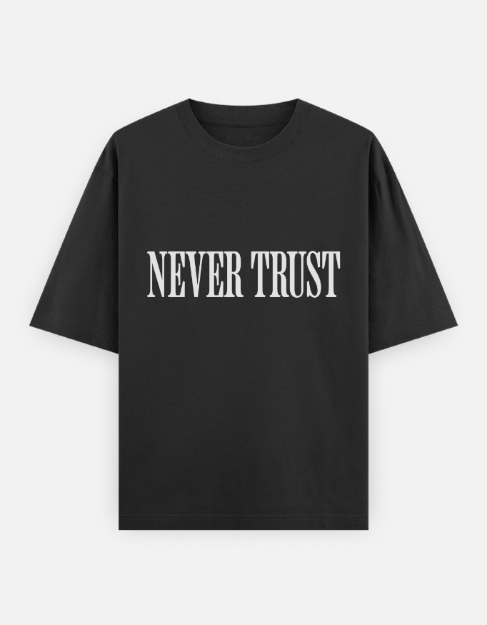 Never Trust - Oversized T-Shirt